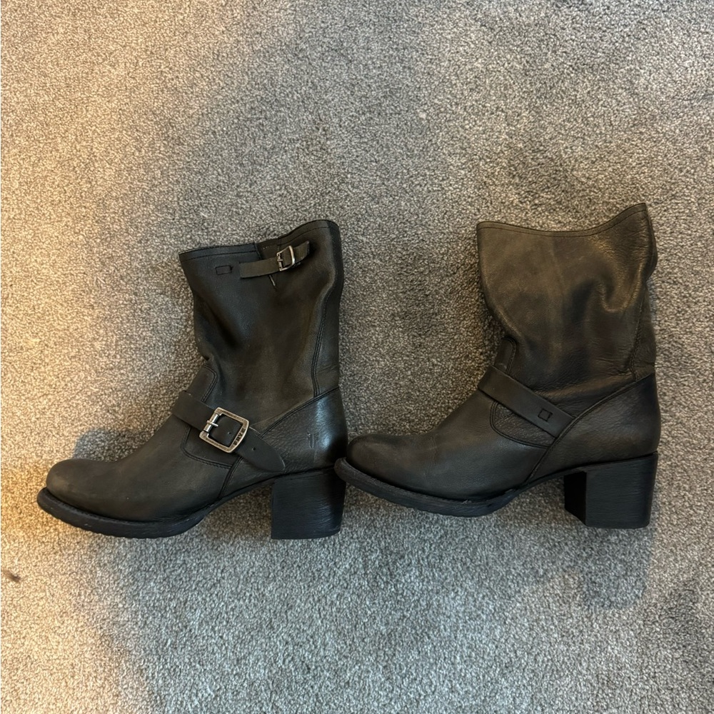 Frye women’s leather heeled boot, size 10